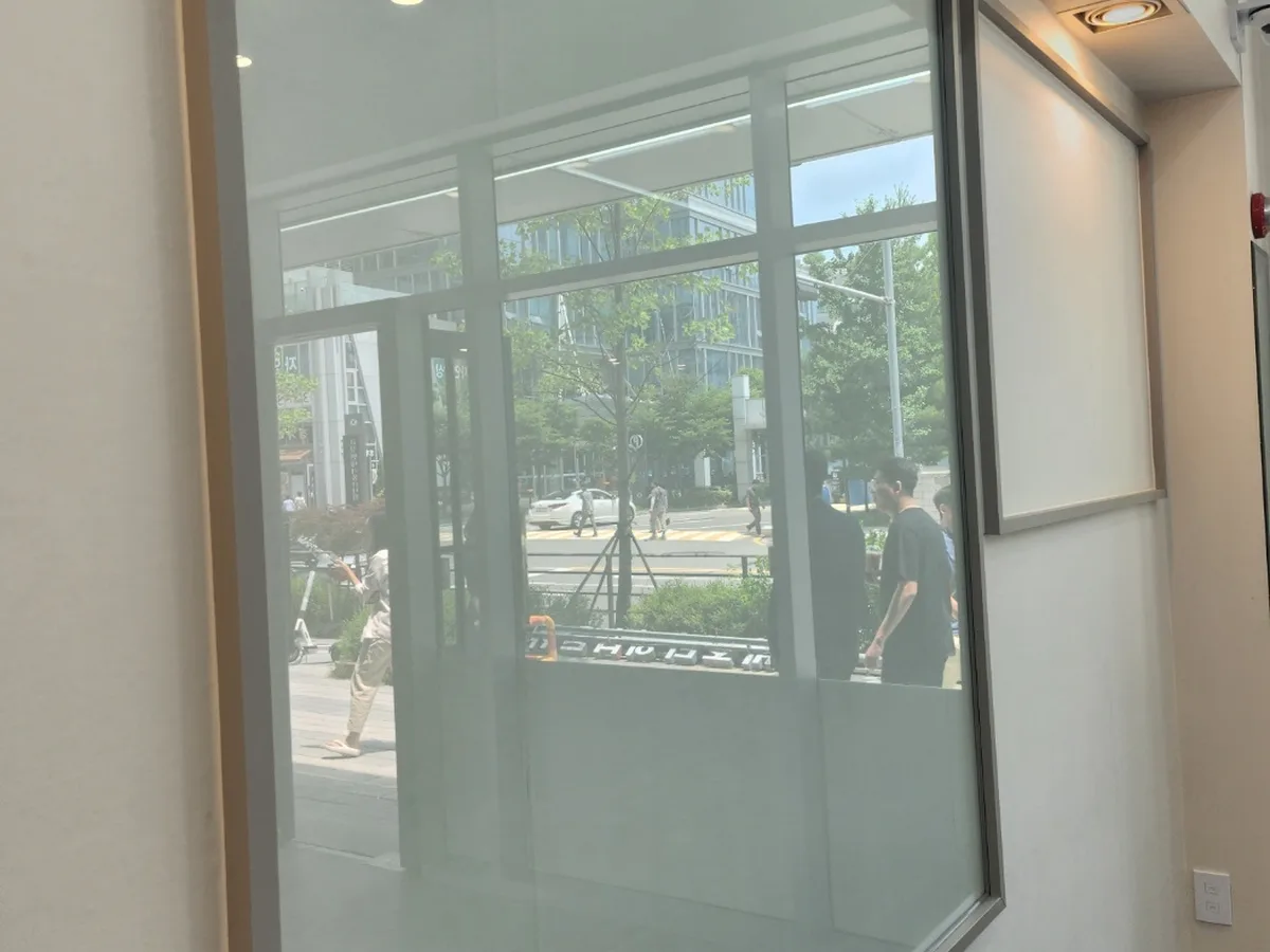 철원군 근남면 매장 내부 유리·창 청소 사례 - 행진크린