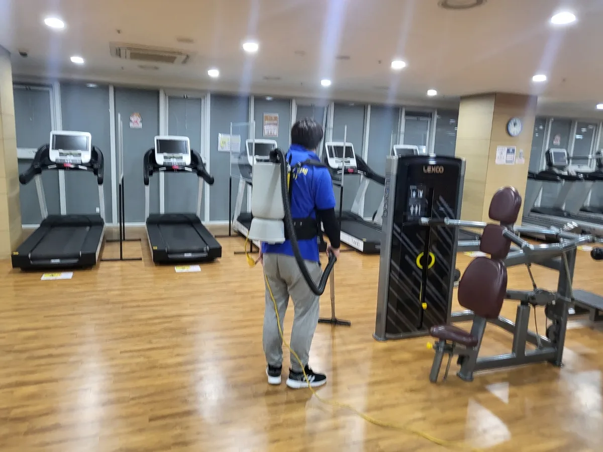삼척시 당저동 헬스장 샤워실 장비 주변 정밀 위생청소 사례 - 행진크린