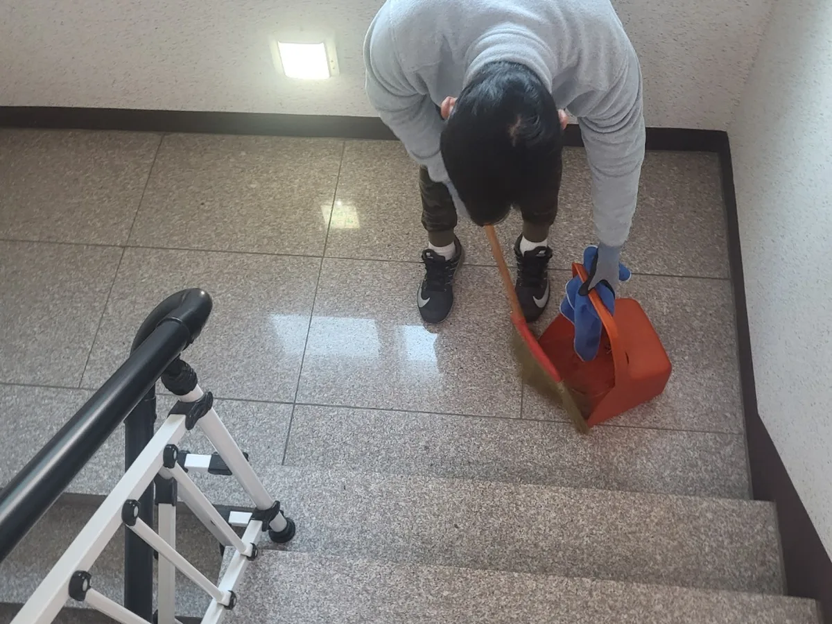 철원군 근동면 빌라 공동현관 장비 주변 정밀 위생청소 사례 - 행진크린